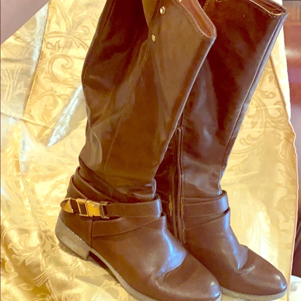 Knee boot